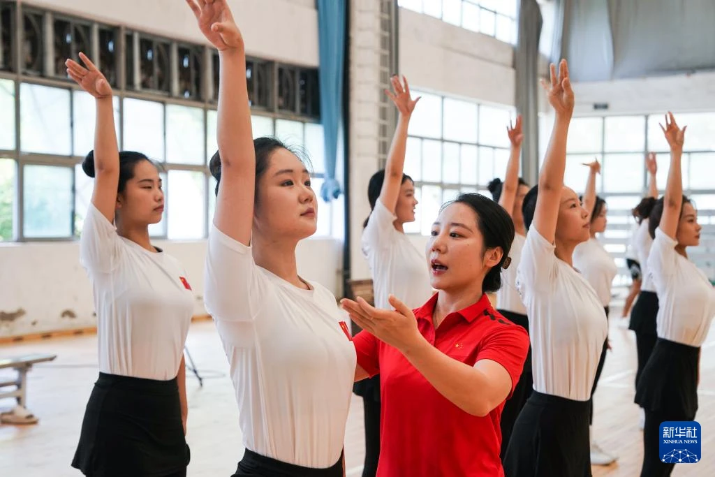 邓琳琳体育教学原始照片